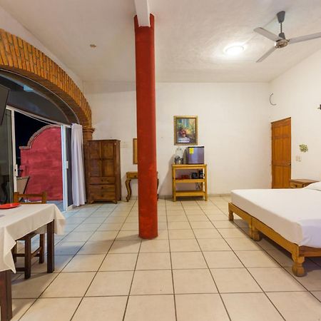 Traditional Sierra Leon Oceanfront Rooms - Adults Only 巴亞爾塔港 外观 照片