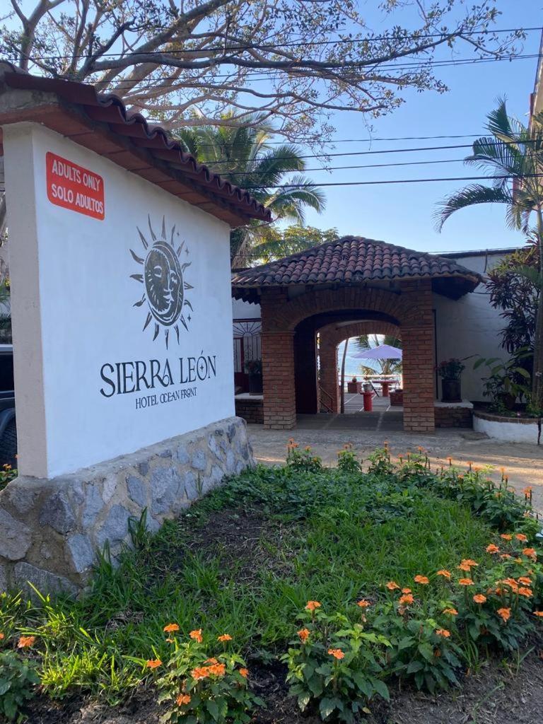 Traditional Sierra Leon Oceanfront Rooms - Adults Only 巴亞爾塔港 外观 照片