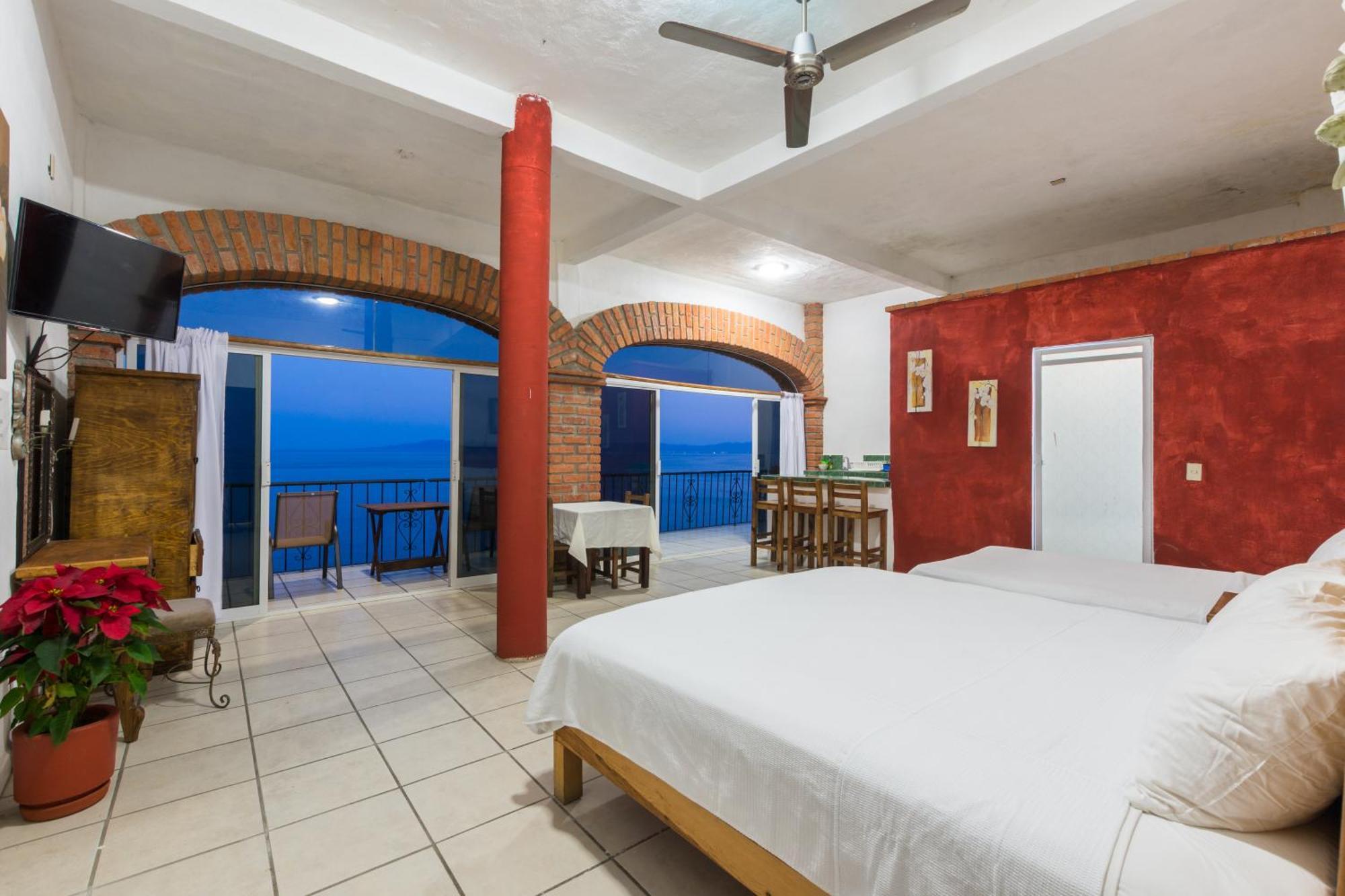 Traditional Sierra Leon Oceanfront Rooms - Adults Only 巴亞爾塔港 外观 照片