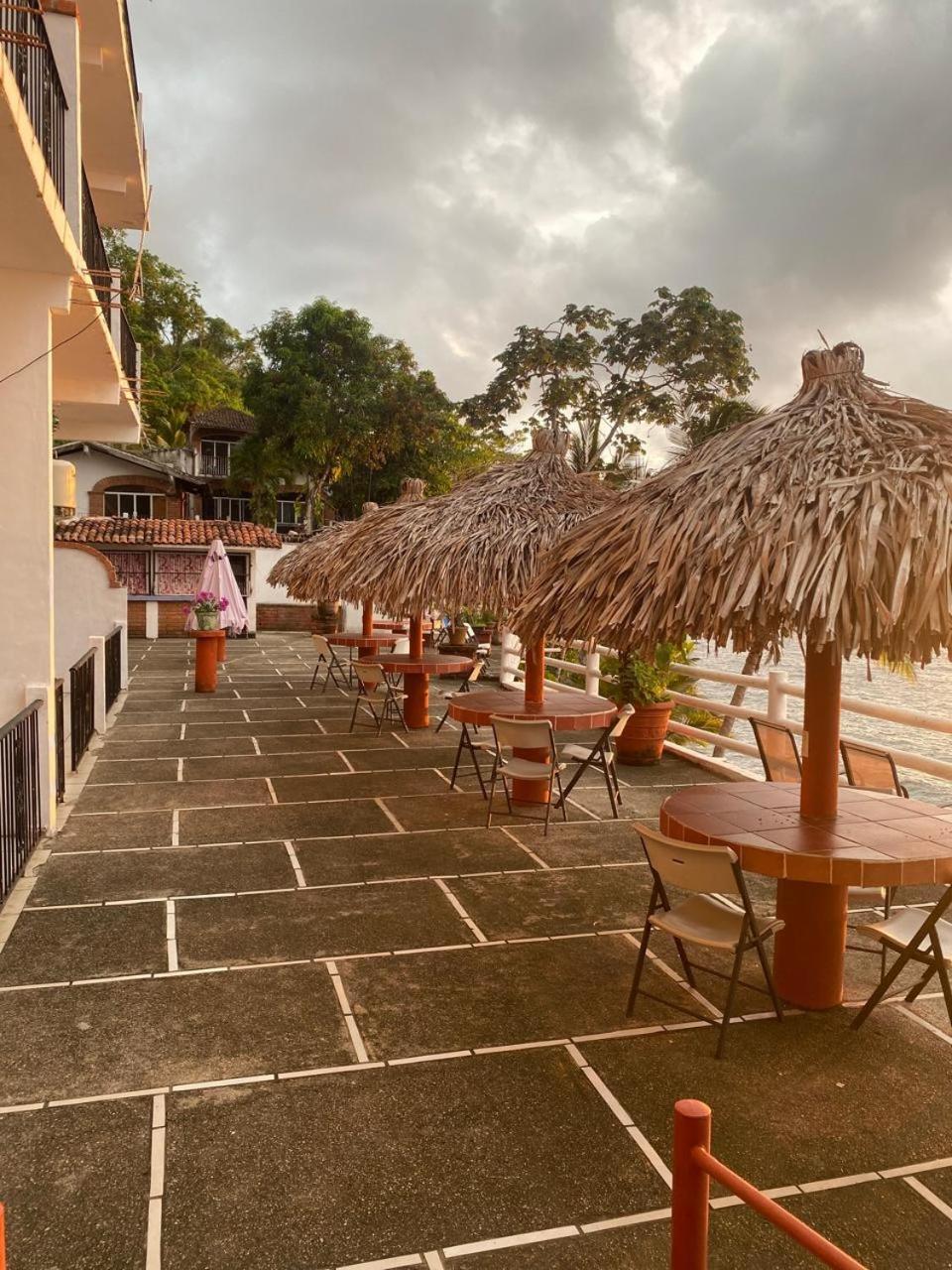 Traditional Sierra Leon Oceanfront Rooms - Adults Only 巴亞爾塔港 外观 照片
