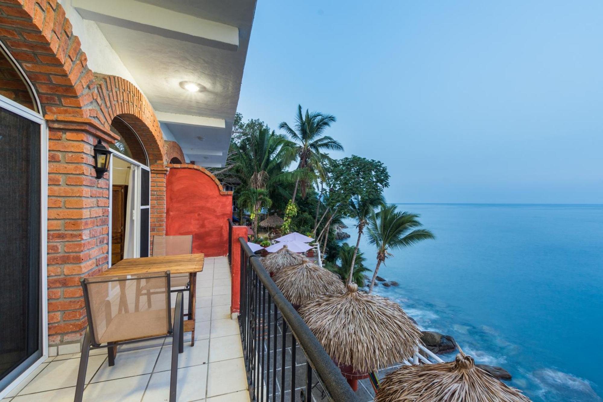 Traditional Sierra Leon Oceanfront Rooms - Adults Only 巴亞爾塔港 外观 照片