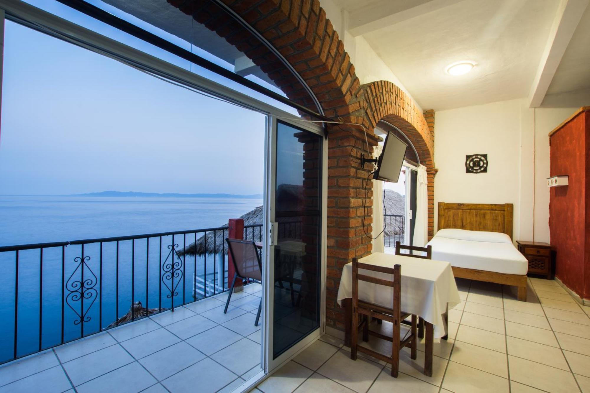 Traditional Sierra Leon Oceanfront Rooms - Adults Only 巴亞爾塔港 外观 照片