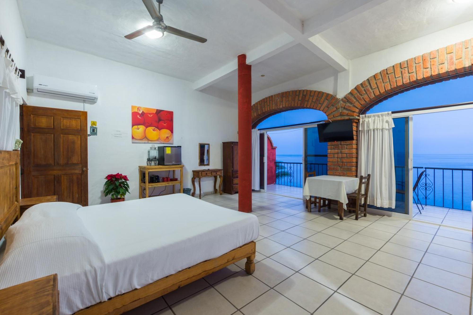 Traditional Sierra Leon Oceanfront Rooms - Adults Only 巴亞爾塔港 外观 照片