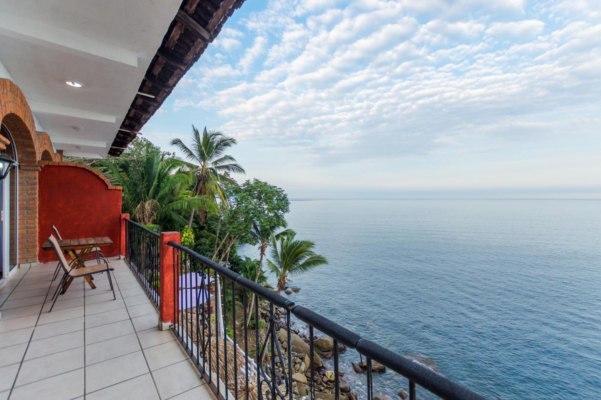 Traditional Sierra Leon Oceanfront Rooms - Adults Only 巴亞爾塔港 外观 照片