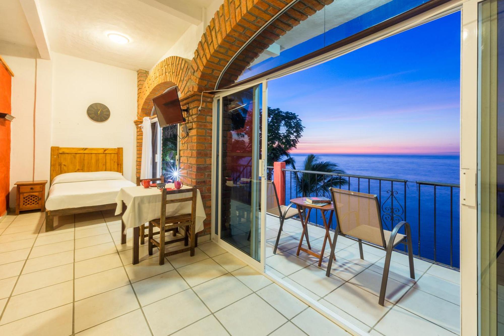 Traditional Sierra Leon Oceanfront Rooms - Adults Only 巴亞爾塔港 外观 照片