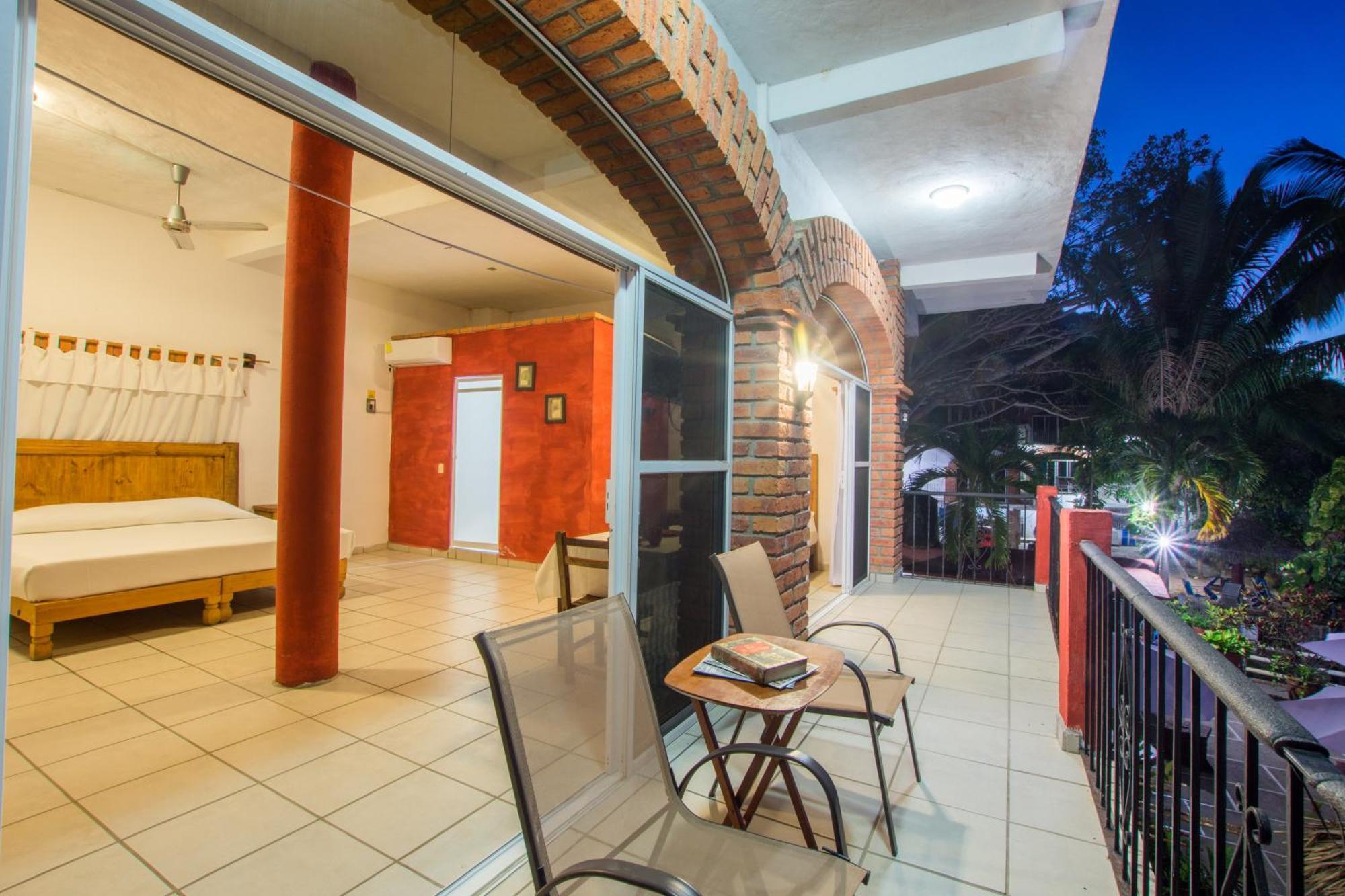 Traditional Sierra Leon Oceanfront Rooms - Adults Only 巴亞爾塔港 外观 照片