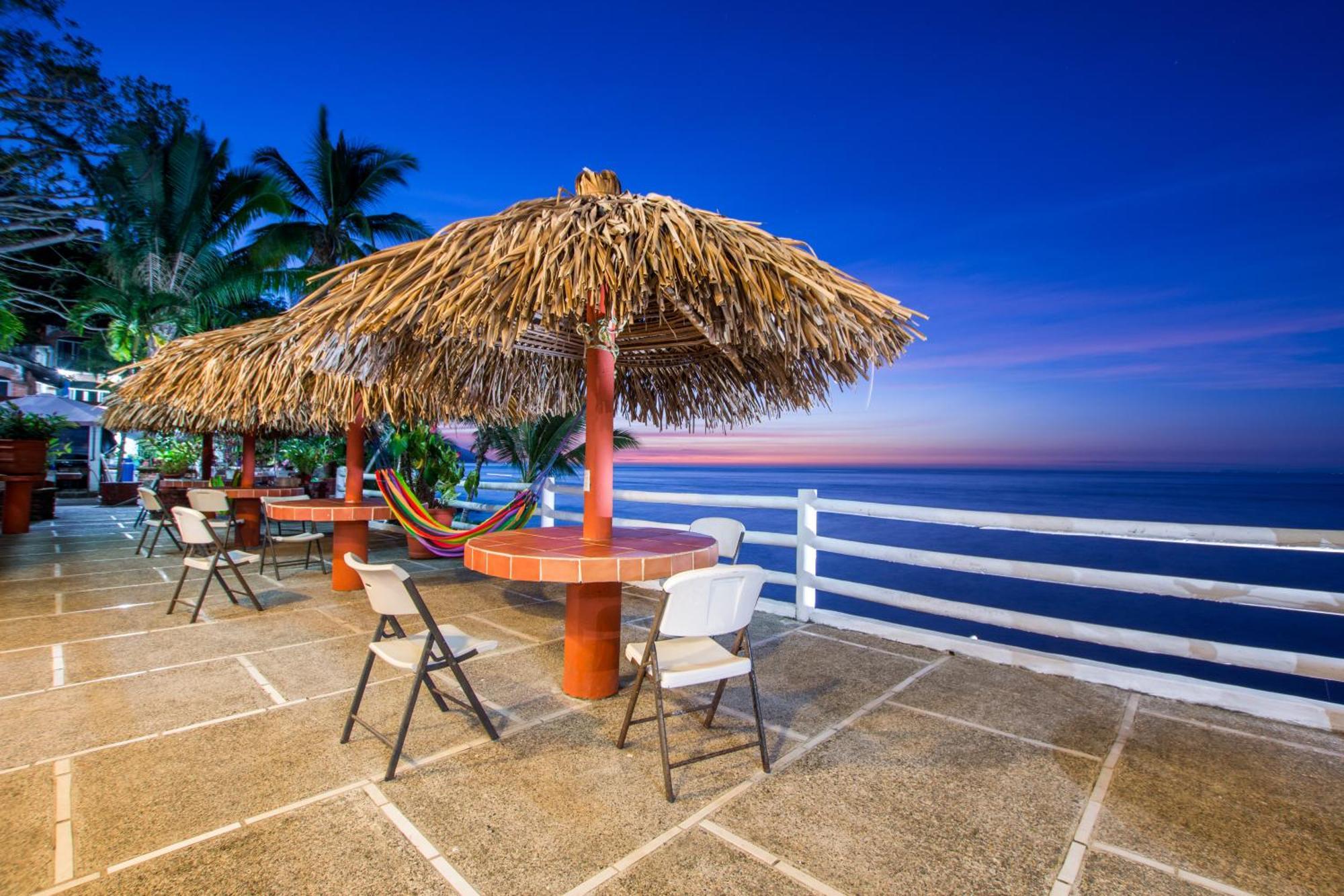 Traditional Sierra Leon Oceanfront Rooms - Adults Only 巴亞爾塔港 外观 照片