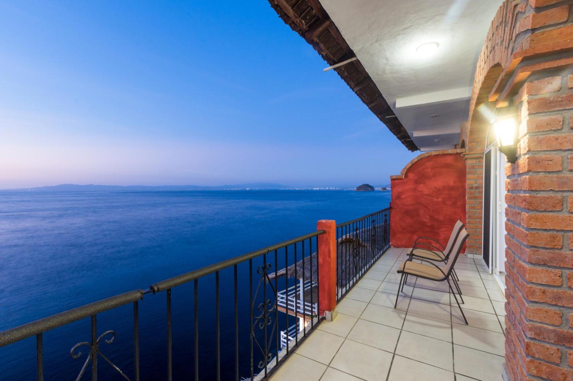 Traditional Sierra Leon Oceanfront Rooms - Adults Only 巴亞爾塔港 外观 照片