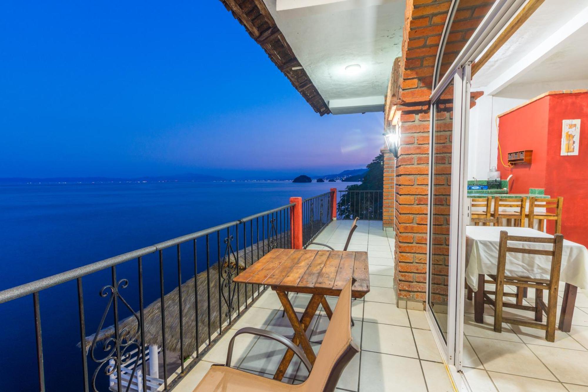 Traditional Sierra Leon Oceanfront Rooms - Adults Only 巴亞爾塔港 外观 照片