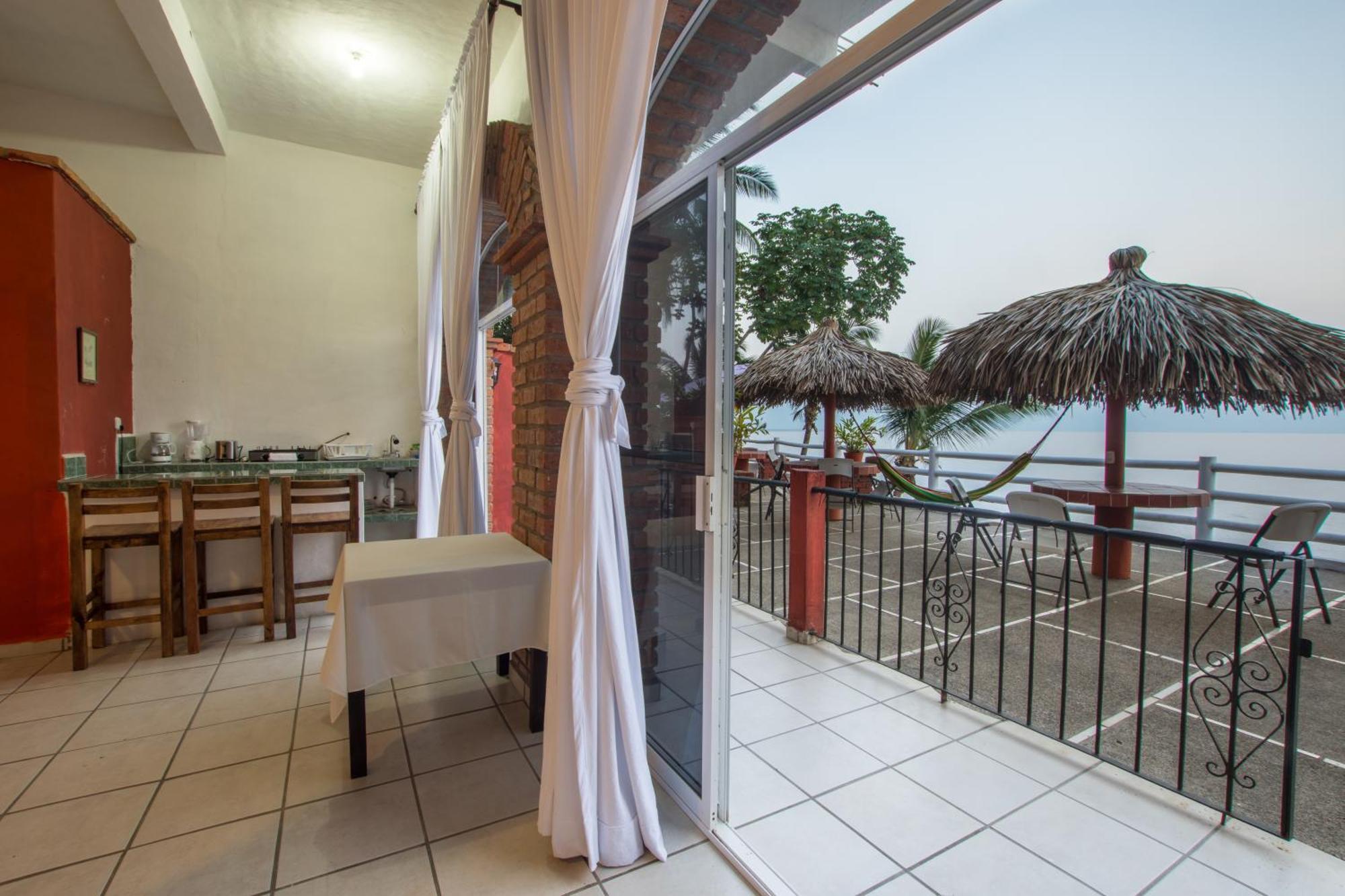 Traditional Sierra Leon Oceanfront Rooms - Adults Only 巴亞爾塔港 外观 照片