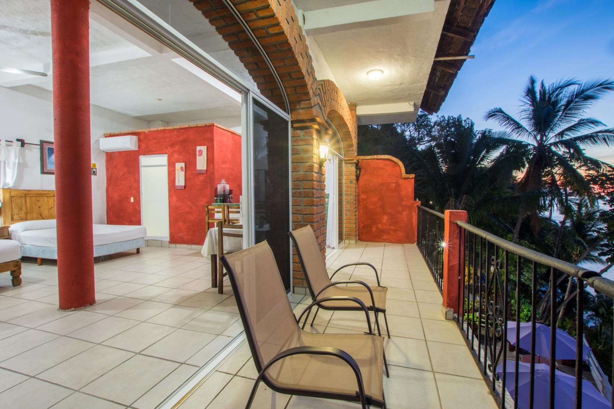 Traditional Sierra Leon Oceanfront Rooms - Adults Only 巴亞爾塔港 外观 照片