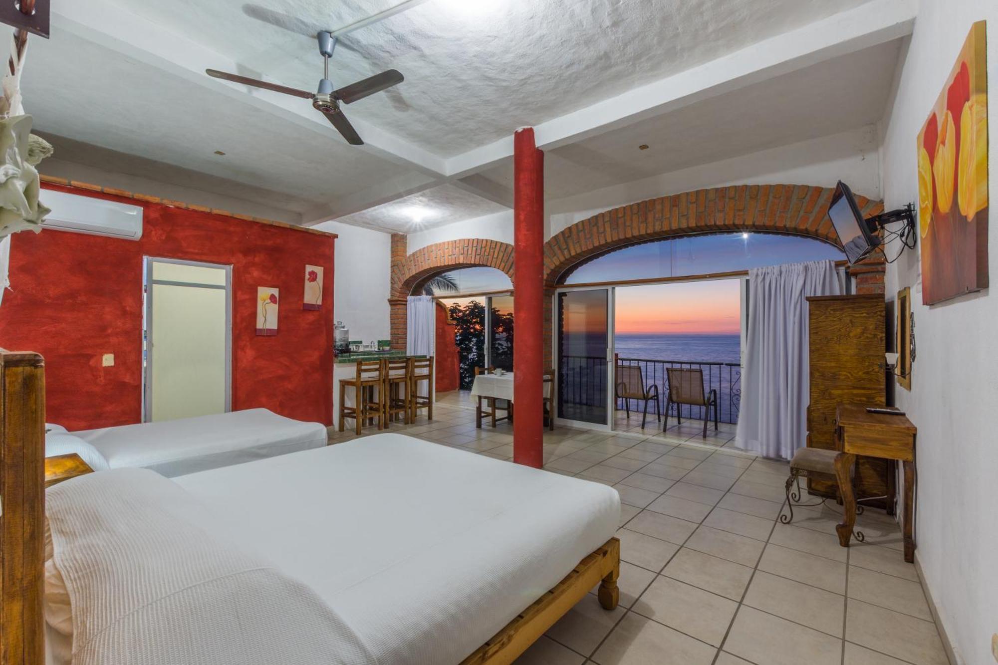 Traditional Sierra Leon Oceanfront Rooms - Adults Only 巴亞爾塔港 外观 照片