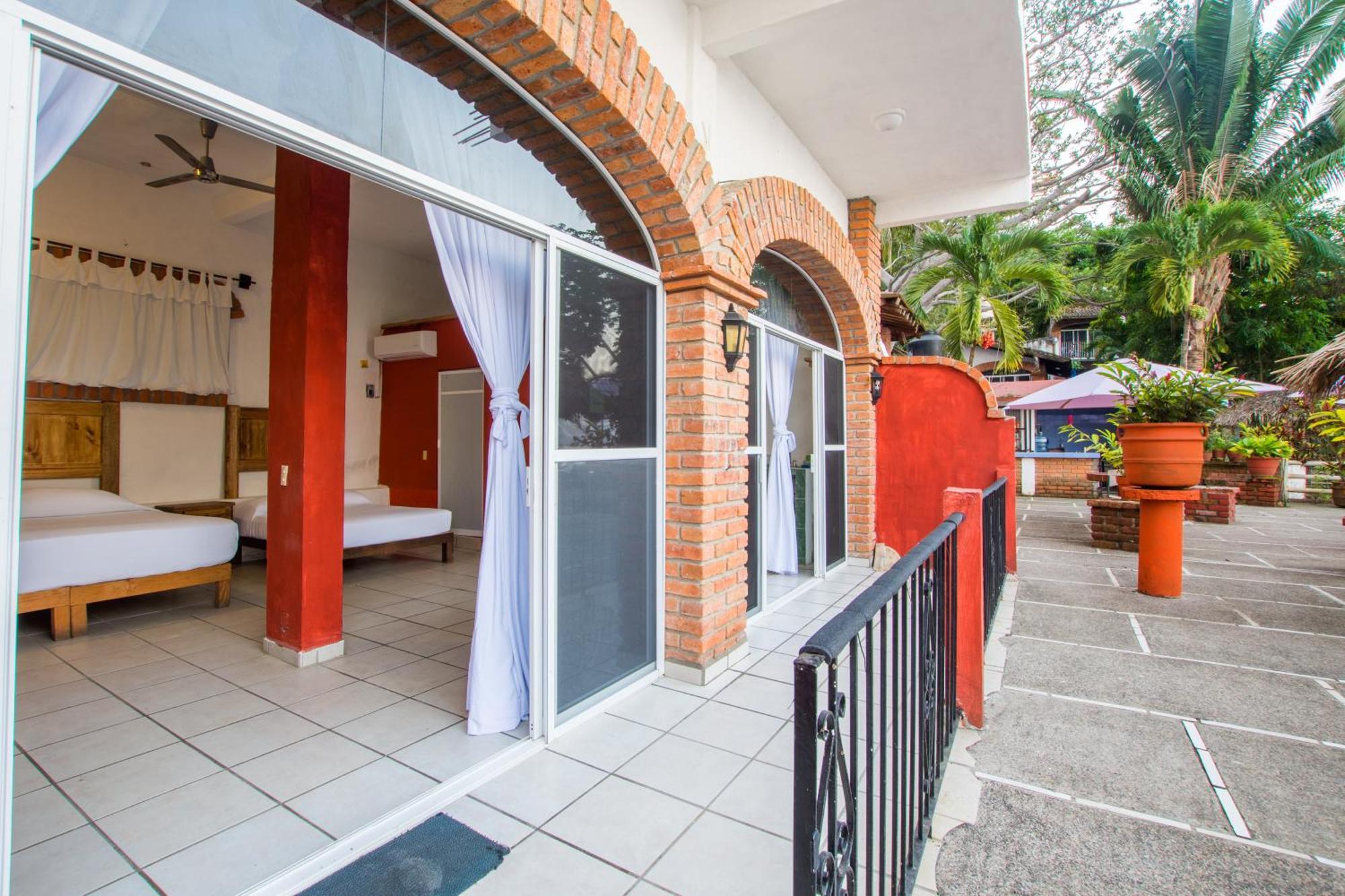 Traditional Sierra Leon Oceanfront Rooms - Adults Only 巴亞爾塔港 外观 照片