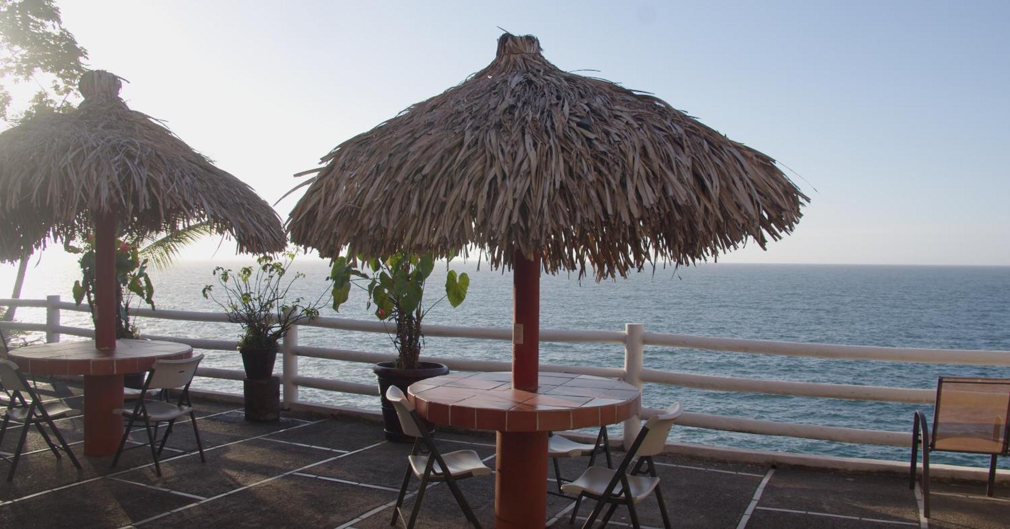 Traditional Sierra Leon Oceanfront Rooms - Adults Only 巴亞爾塔港 外观 照片