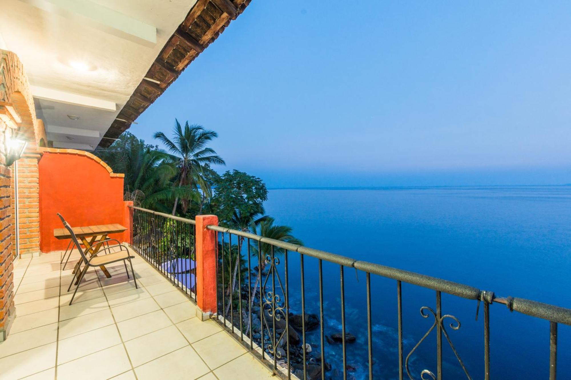 Traditional Sierra Leon Oceanfront Rooms - Adults Only 巴亞爾塔港 外观 照片