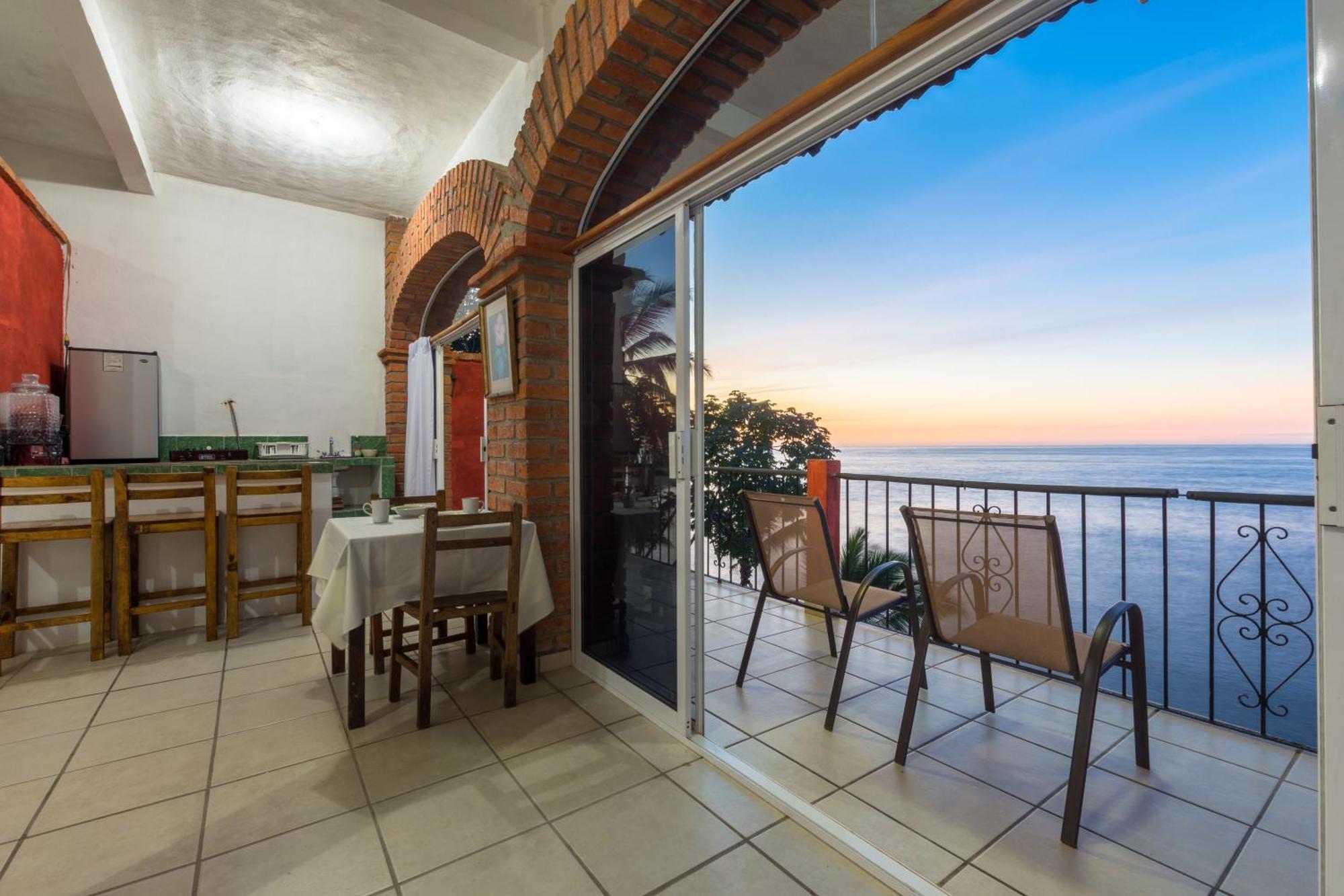 Traditional Sierra Leon Oceanfront Rooms - Adults Only 巴亞爾塔港 外观 照片
