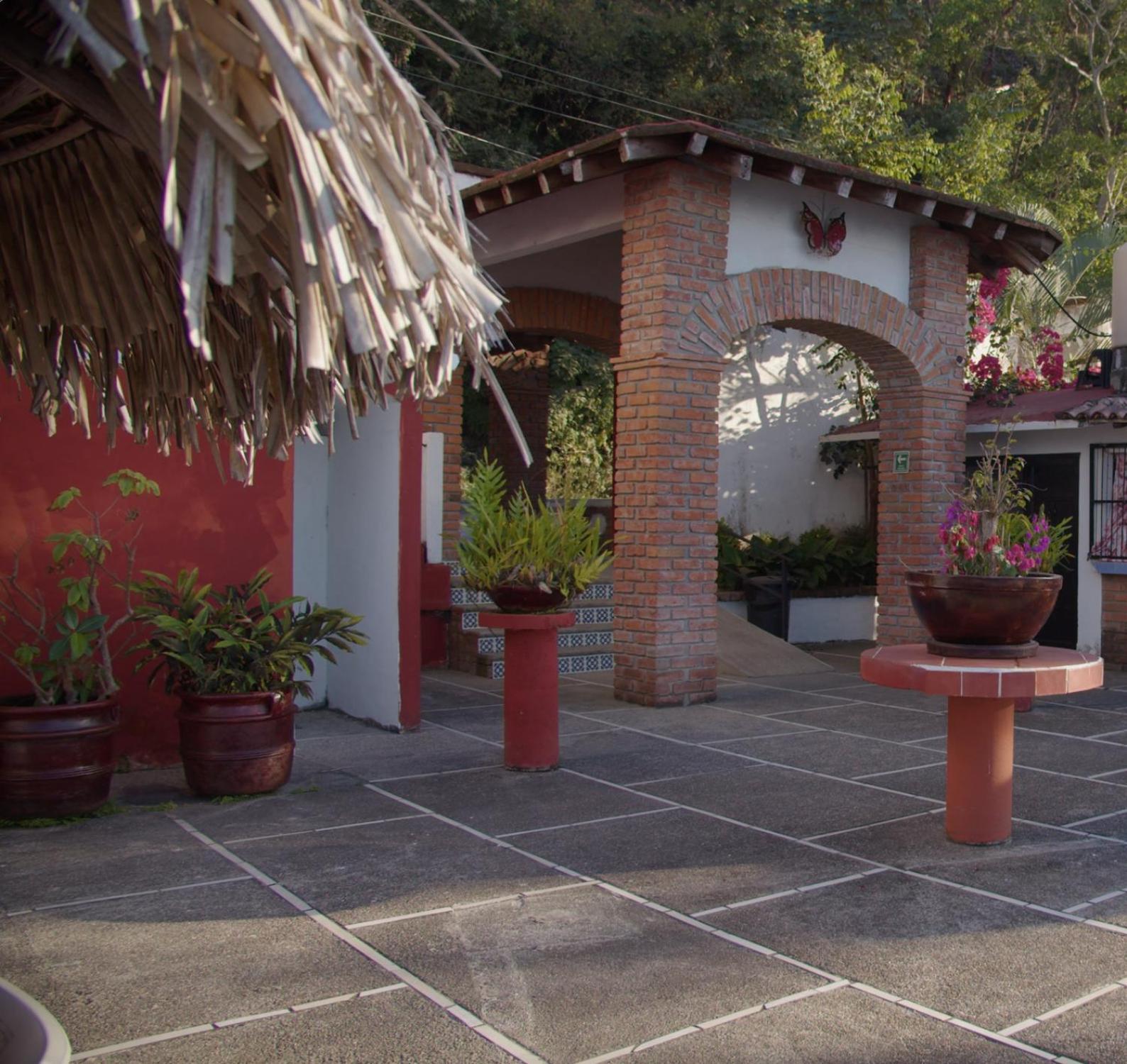 Traditional Sierra Leon Oceanfront Rooms - Adults Only 巴亞爾塔港 外观 照片
